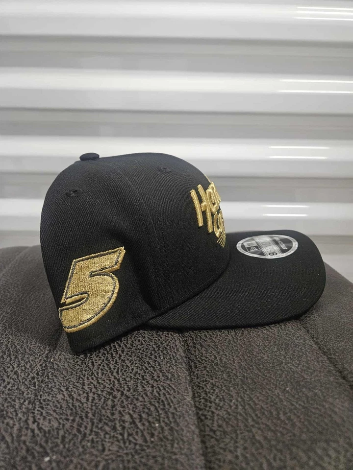 Sombrero Kyle Larson 2025 North Wilkesboro All Star Home 1/100 Raro NASCAR Dorado Negro Foto 2 de 4