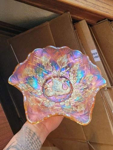 Nice Marigold Millersburg Carnival Glass Nesting Swan Pattern Ruffled Bowl
