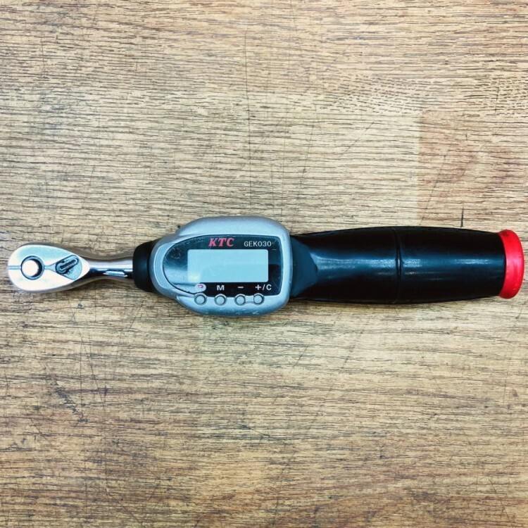 KTC デジラチェ GEK030-C3A Amazon.com: Kyoto Machine Tools (KTC) Digi Ratchet [9.5sq