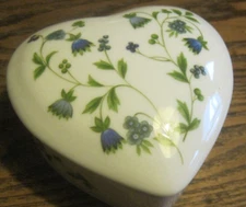 VTG TAKAHASHI Heart Shape BLUE FLORA PORCELAIN Trinket/Jewelry Box MADE IN JAPAN