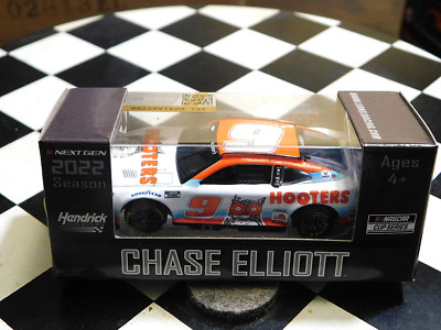 IC34 ACTION 2022 1/64 CHASE ELLIOTT HOOTERS CAMARO ZL1