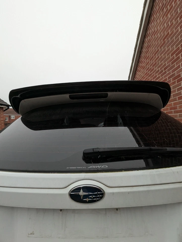 Alerón de techo con escotilla Subaru Impreza WRX STi Foto 4 de 4