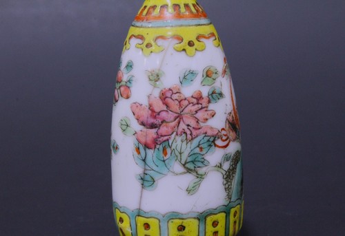 Early Guangxu Period (1875-1908) Chinese Famille-Rose Porcelain Snuff Bottle - Picture 7 of 16