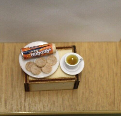 PUPPENHAUS MINIATUR = Teller Kekse & Tasse Tee