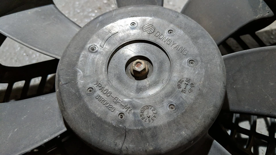 Ventilador eléctrico SsangYong Kyron 2.0 88210-21050  Foto 3 de 4