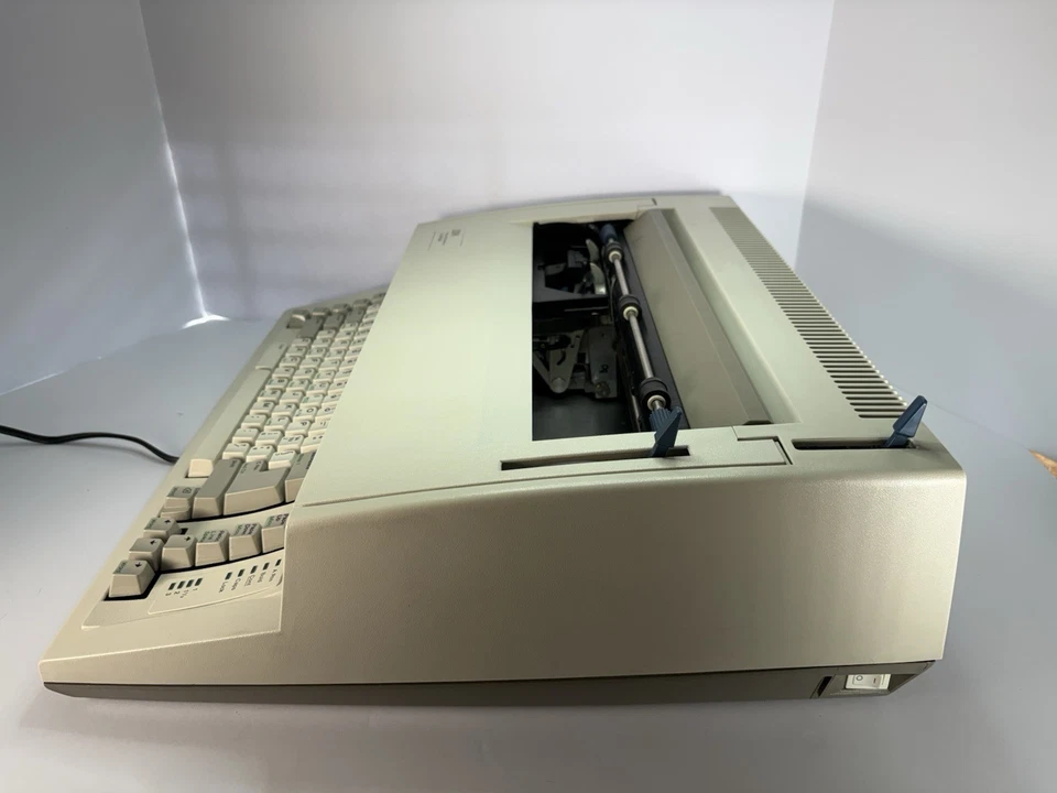 IBM LEXMARK PERSONAL WHEELWRITER 2 ELECTRONIC TYPEWRITER - Image 4 of 4