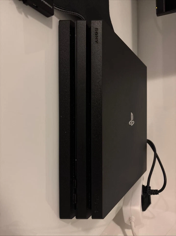 Sony PlayStation 4 Pro · 7TB, Foto 2 von 5