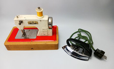 Antike Regina Kinder Nähmaschine US Zone & Zoeller Reisebügeleisen Bakelit Griff