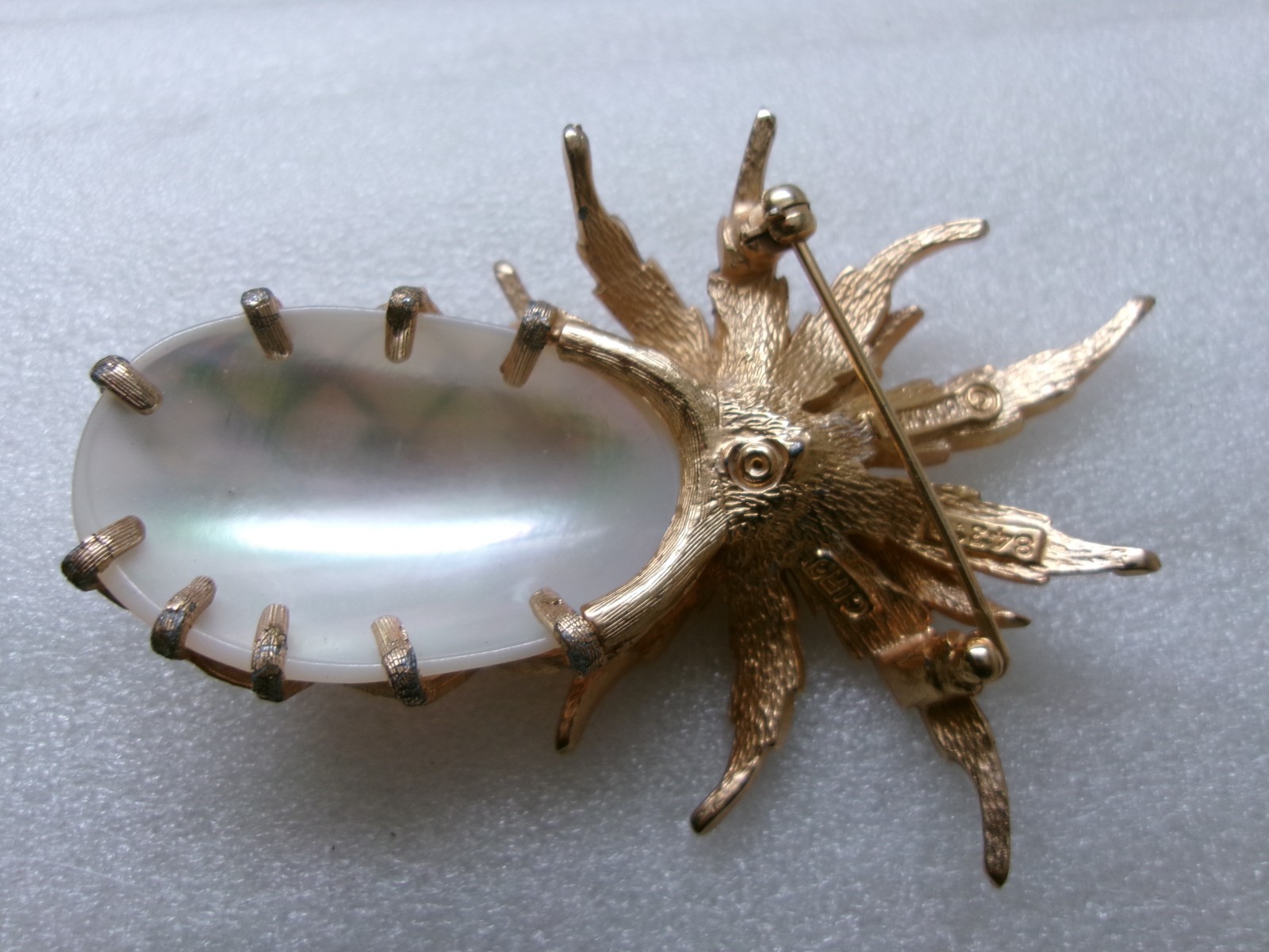 Boucher Pineapple Brooch MOP Shell Tiny Rhineston… - image 12