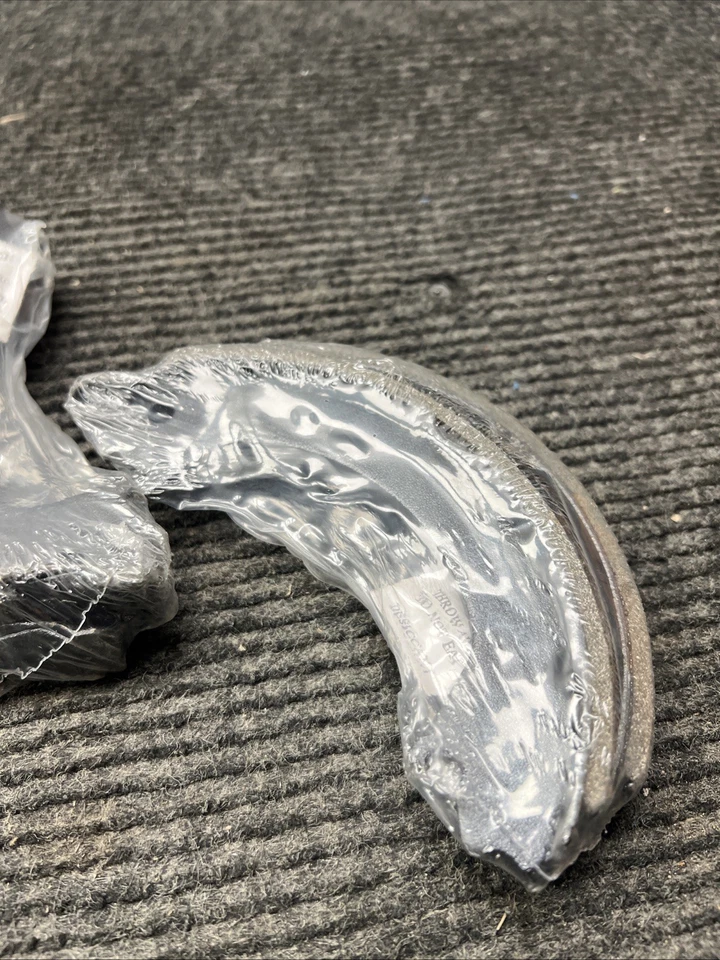 Zapatas de freno de estacionamiento azules Bosch BS643 para Chrysler PT Cruiser 2001-2010 Foto 3 de 4