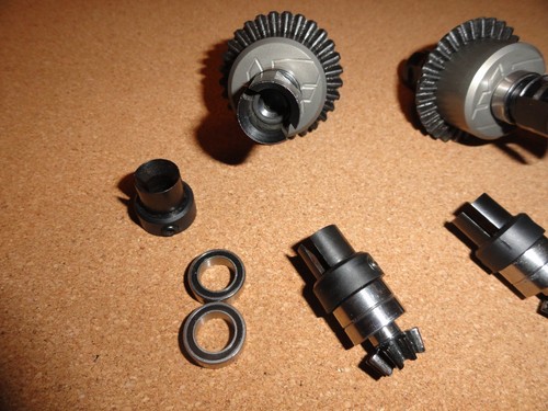 HPI SAVAGE 1/8TH DIFFERENTIALS / GEARS, FAST LANE DIFF CUPS + EXTRAS, BEARINGS. - Picture 3 of 7