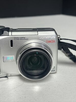 Olympus CAMEDIA C-740 Ultra Zoom 3.2MP Digital Camera