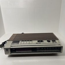 Vintage General Electric GE Digital Alarm Clock AM/FM Radio Model 7-4634B Works