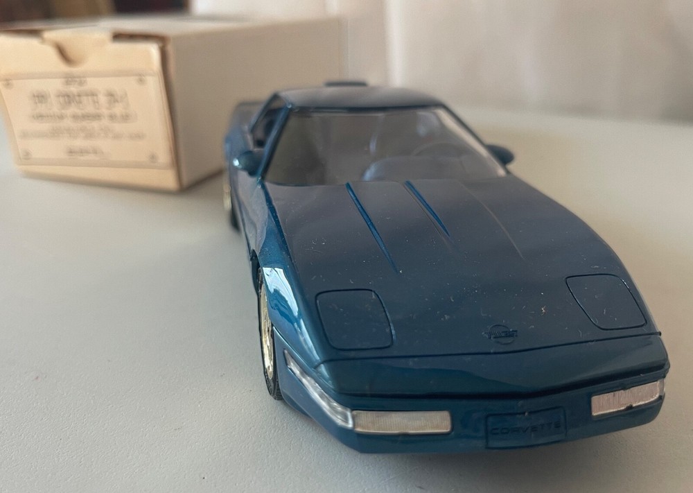 AMT/ERTL 1991 Chevrolet Corvette ZR-1 Medium Quasar Blue Promo (factory defect)