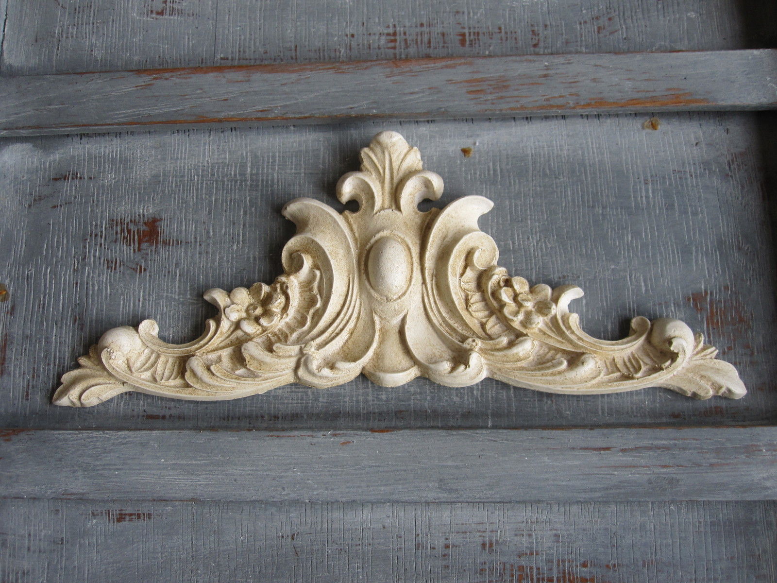 BEAUTIFUL DECORATIVE FRENCH COUNTRY STYLE FURNITURE/ FIREPLACE