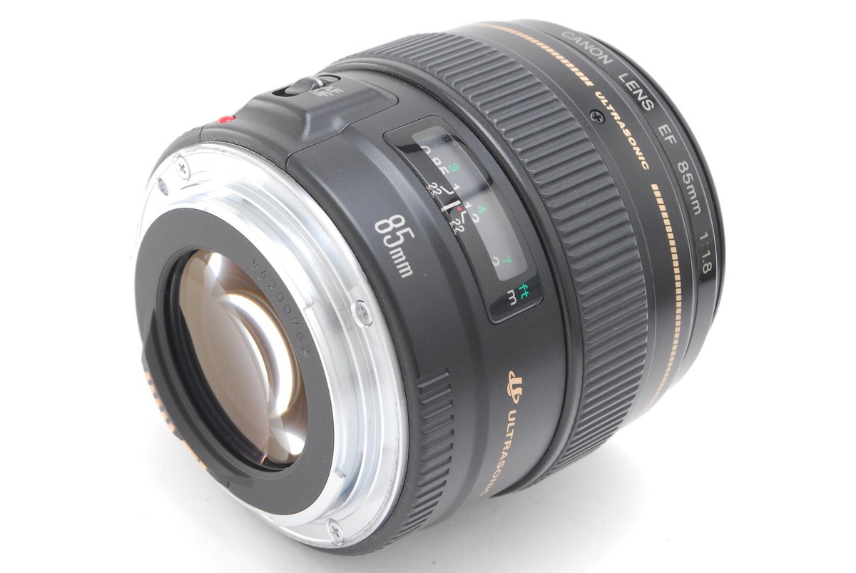 Canon EF 85mm f/1.8 USM w/ ET-65III 