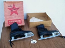 VINTAGE MENS BLACK LEATHER ICE SKATES SIZE 10 USA. MADE W / IMPORTED BLADES NIB