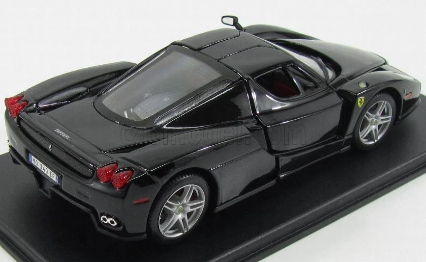 MODELLINO AUTO STATICO FERRARI ENZO 2002 - CON VETRINA NERO SCALA 1/24 - Immagine 2 di 4