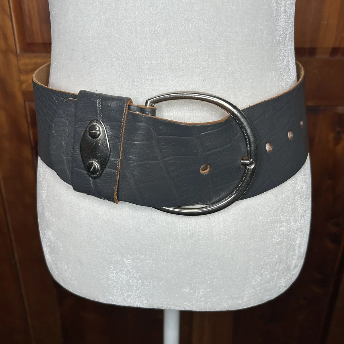 Vintage 1993 Women’s‎ Warner Bros Sterling Silver Leather Road Runner Belt Small Vintage Sterling Silver Lily Flower Belt, Alligator Leather  main image 4