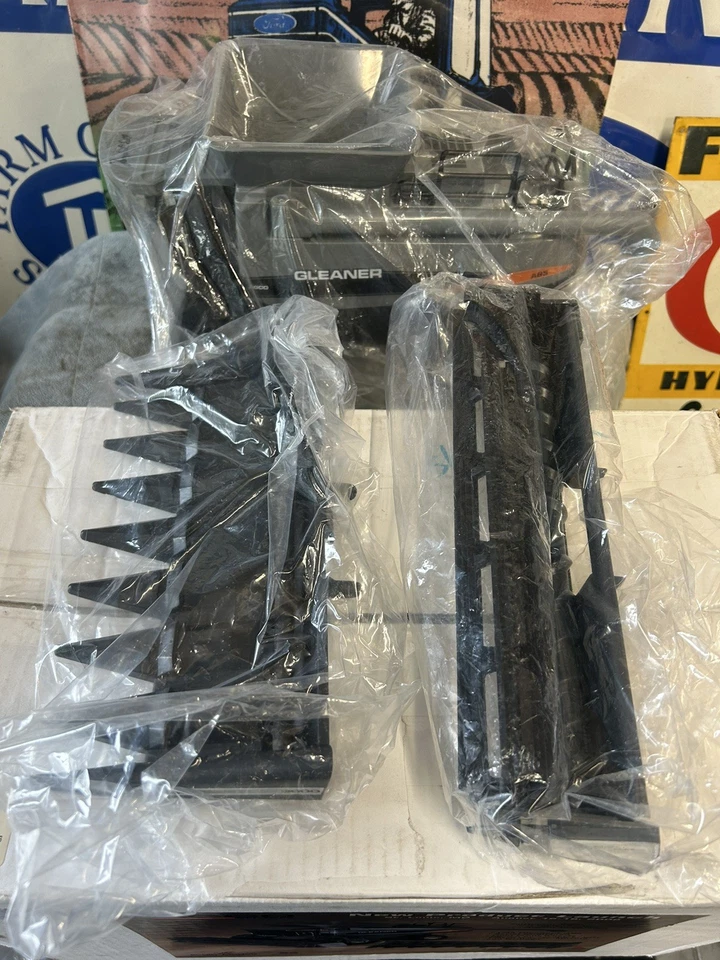 AGCO Gleaner A85 Combine W/ Corn & Grain Head New Product Launch STL 1/24 - Image 2 of 4