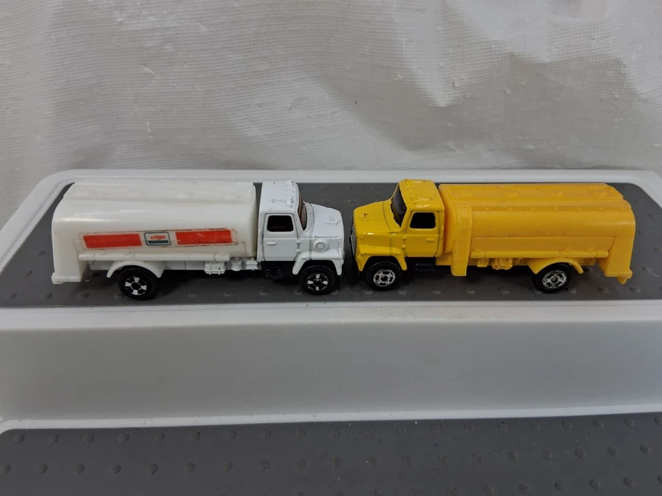 Camión cisterna Road Champs Exxon Ford blanco amarillo lote de 2 fundidos a presión Foto 2 de 4