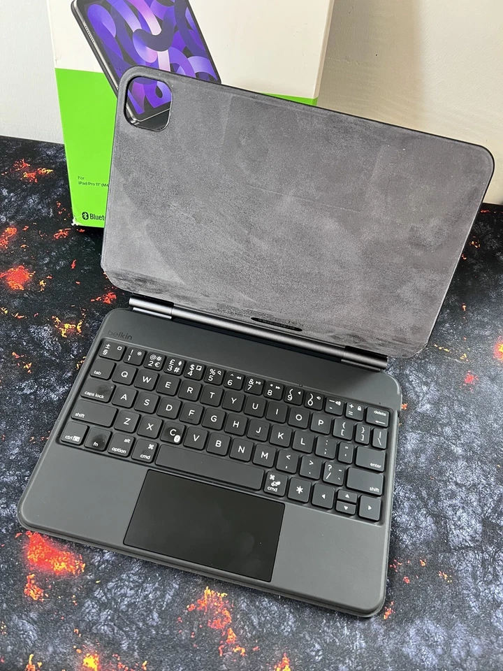 Belkin Connect Pro Keyboard Case with Magnetic Stand for iPad Pro 11” (M4) Black - Image 4 of 4