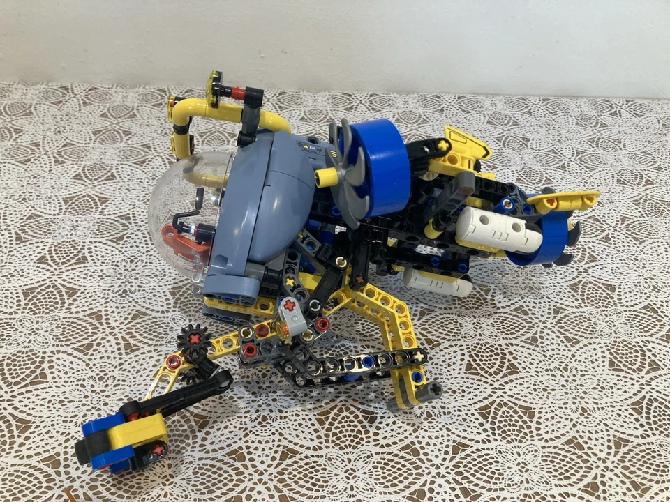 LEGO Technic 42201 Deep-Sea Research Submarine, photo 2 of 5