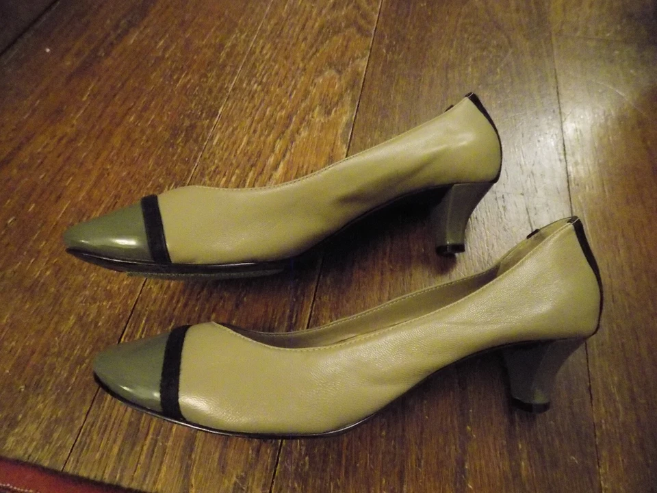 Zapatos de salón Exchange Charles David Olive charol puntera gamuza negra 1,5" tacón 6 Foto 4 de 4