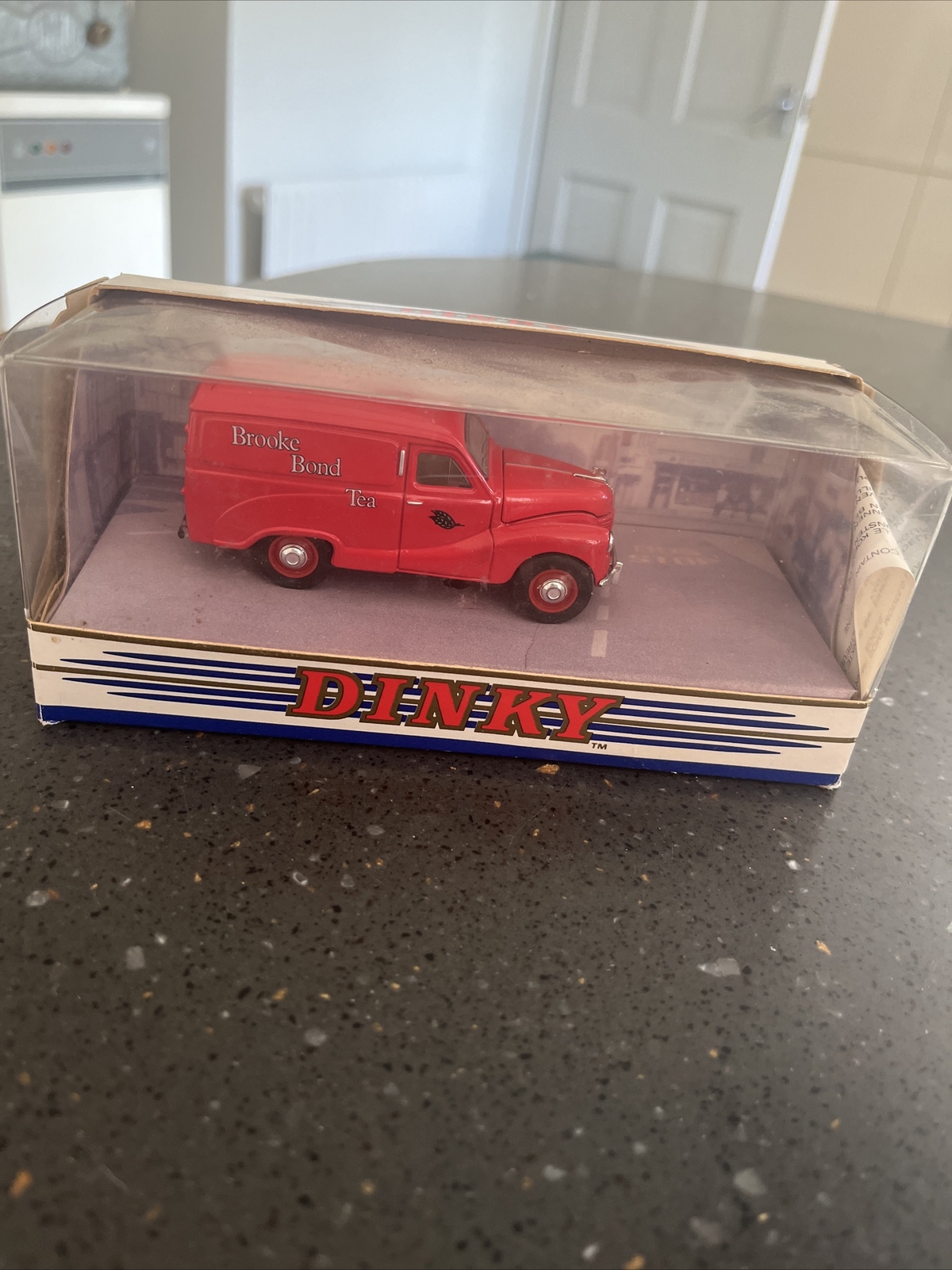 MATCHBOX DINKY DY-15B 1953 AUSTIN A40 Yellow DINKY TOYS  Die cast Model 1:43