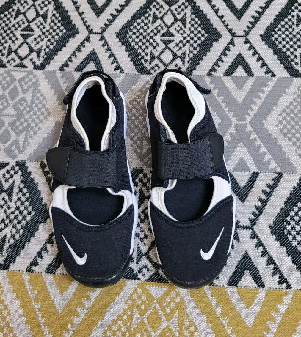 Sandali Nike Air Rift usati in ottime condizioni misura 1 5 EU 33 5 nero bianco