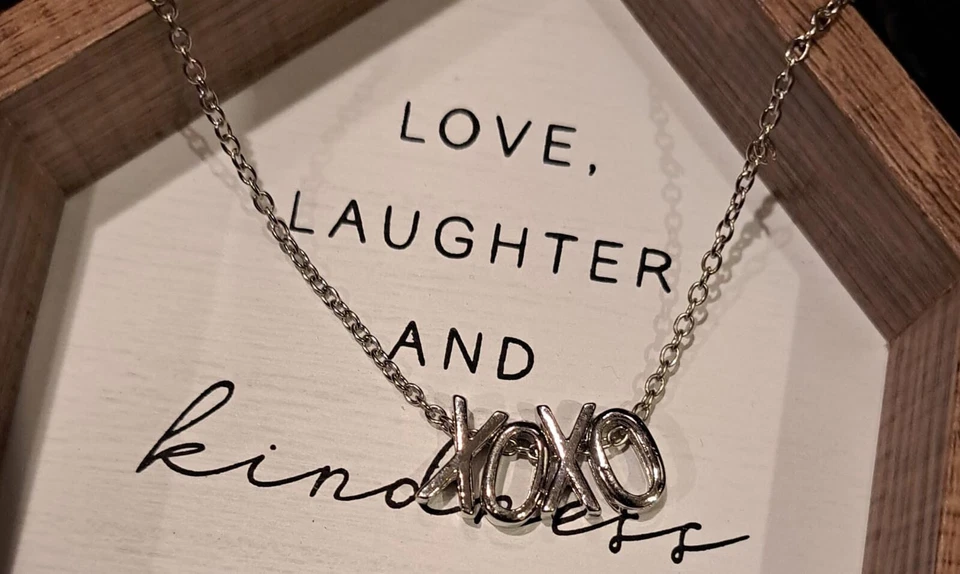 Collar Xoxo Foto 2 de 4