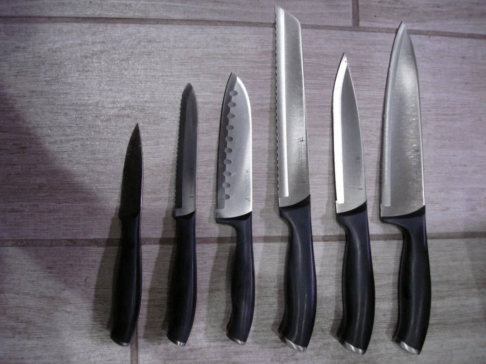 Juego de cuchillos HENCKELS "ASSURE" 14 piezas S/S con bloque usado en excelente estado Foto 3 de 4