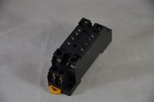 Lot of 1 Relay - PYF08A-E  -  Omron  -  Relay Socket  -  OMRON PY Connector - 10