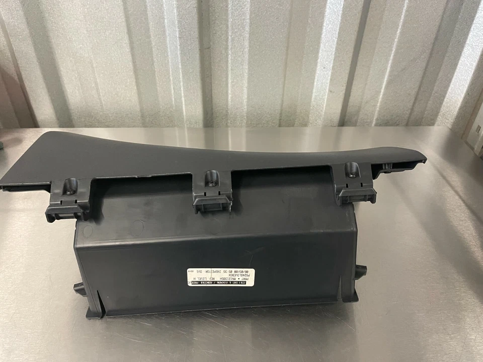 MITSUBISHI ECLIPSE 2006-12 GUANTERA PUERTA COMPARTIMENTO DE ALMACENAMIENTO TAPA CUBIERTA OEM Foto 4 de 4