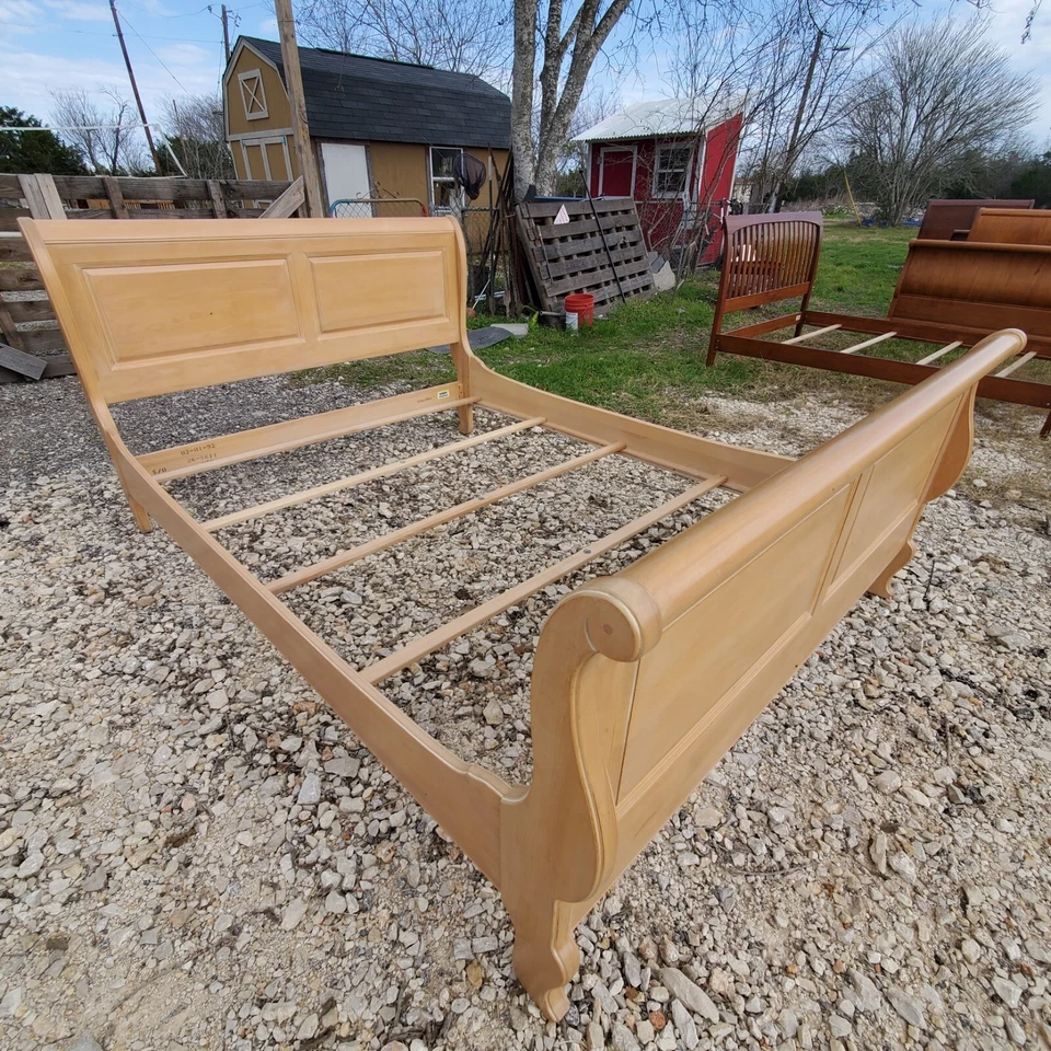 Ethan Allen Country French Queen Sleigh Bed 26-5611 Bisque 270 - Image 2 of 4