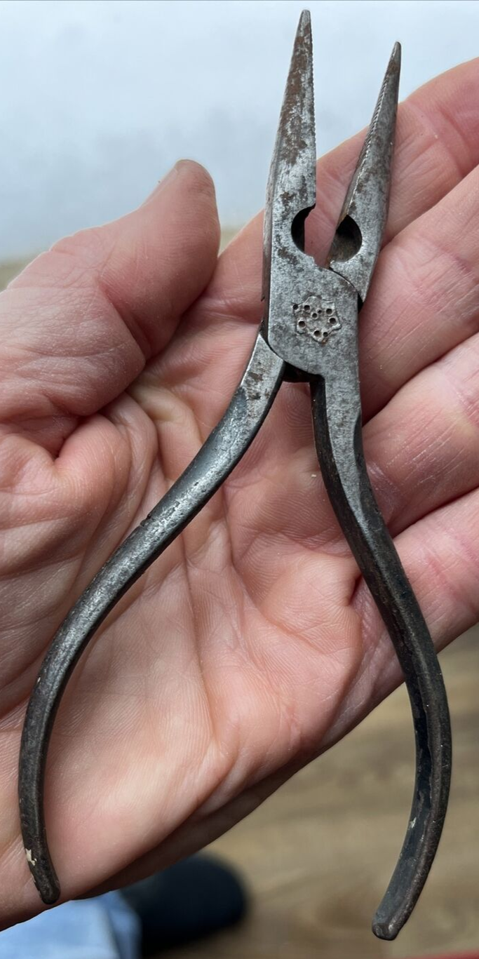 Estate Sale 16 Antique/Vintage Pliers Mixed Tool Lot Vintage Pliers