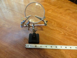 tying magnifying