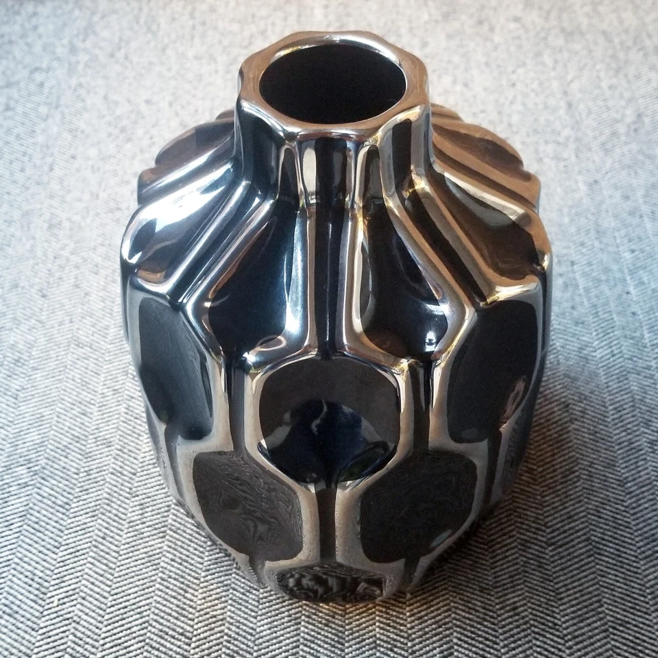 Short Neck Vase Black Silver Geometric Art Deco Modern Honeycomb Faceted Hexagon - Image 2 of 4