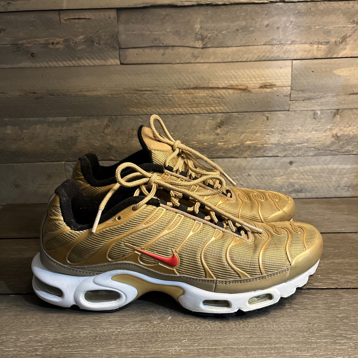 nike air max plus gold womens