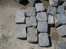 Basaltpflaster, Bogen- oder auch Reihenpflaster 14x17cm gebraucht gereinigt