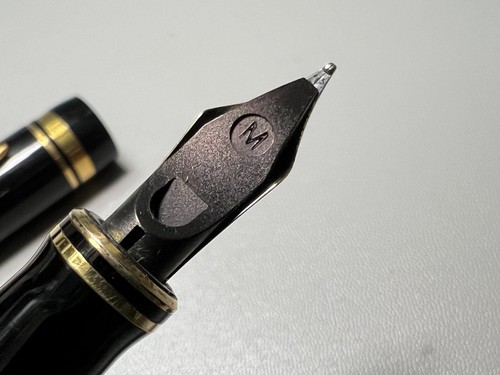 Parker Duofold Centennial Fountain Pen 18k Gold Medium Nib England - Picture 11 of 12