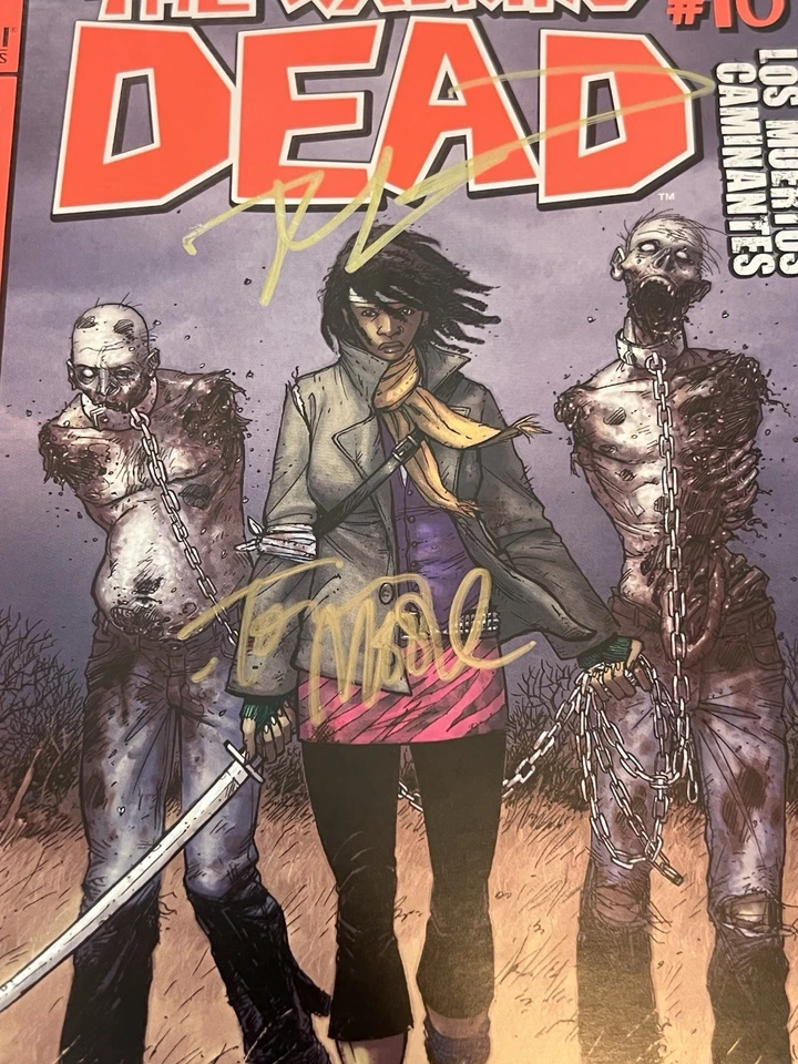 THE WALKING DEAD #10 FIRMADO POR ROBERT KIRKMAN Y TONY MOORE CERTIFICADO DE AUTENTICIDAD OVNI PRESS TWD 19 Foto 2 de 4