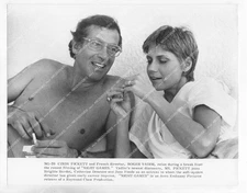 o29454 1980 orig photo director Roger Vadim, Cindy Pickett film Night Games orp-