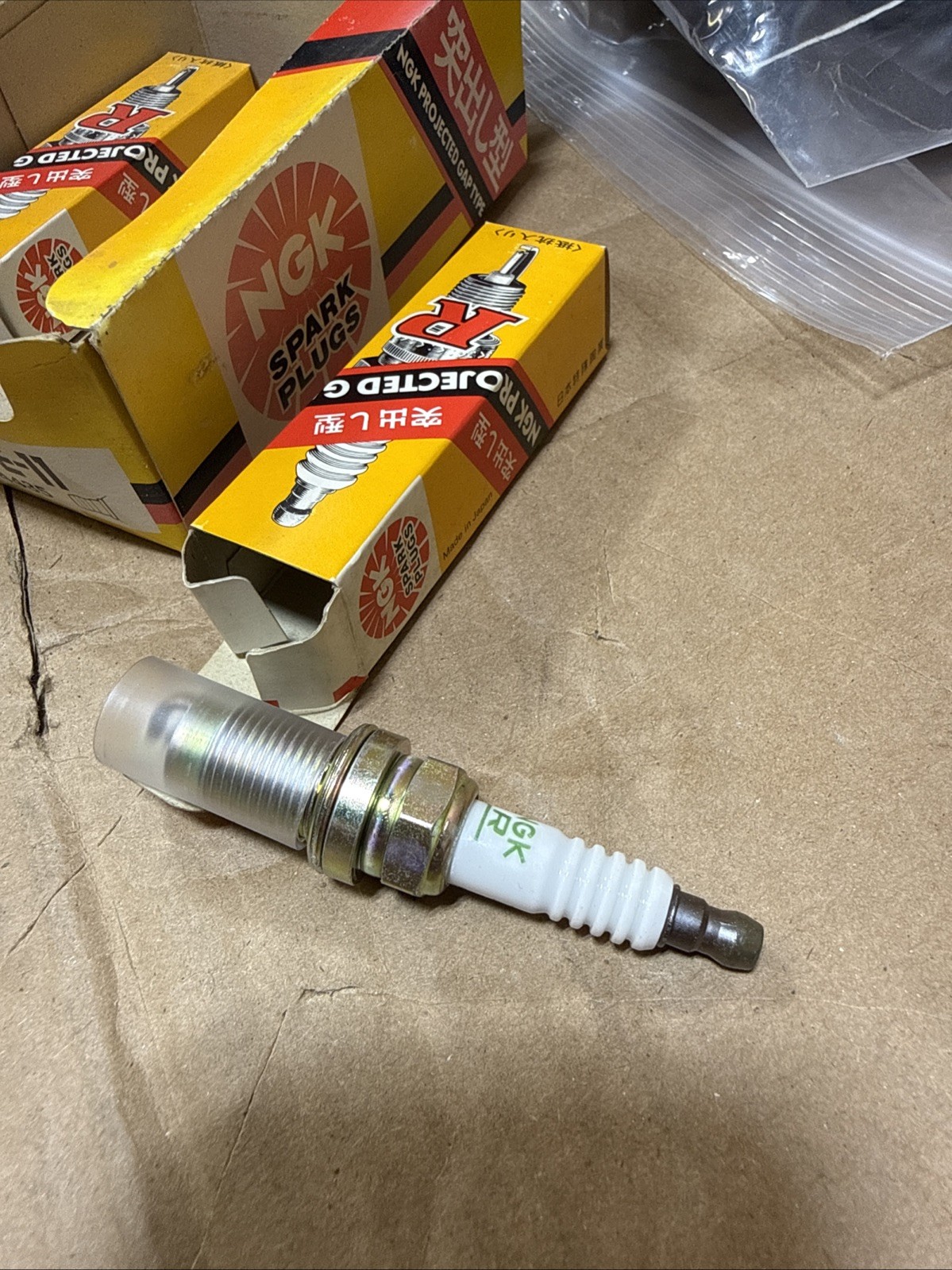 NOS Original Set of 2 NGK ZFR5E-11 4435 V-Power Spark Plugs Tap 