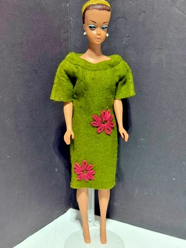 Vintage Handmade Gorgeous Green shift Dress Embroidered Fits Barbie Please Read