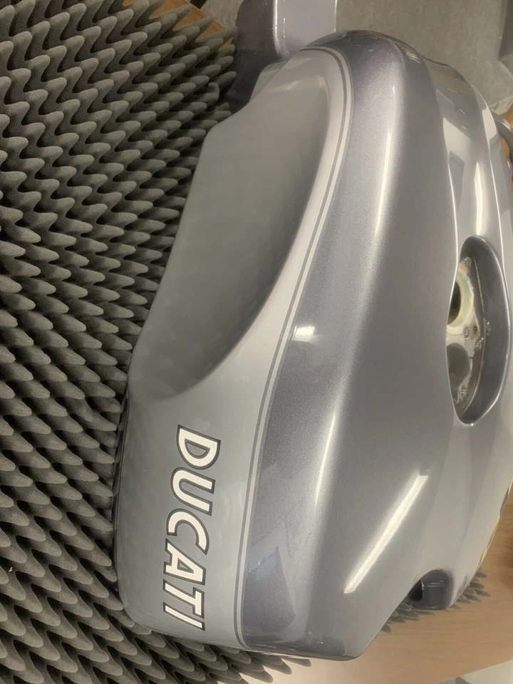 Tanque de combustible Ducati GT 1000 Sport Classic Foto 3 de 4