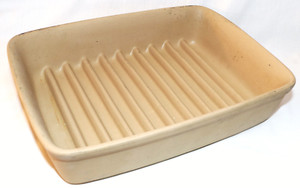 Pampered Chef Ridged Stoneware Bacon Dish Pan 9" x 6 3/4" x 1 3/4"  Casserole