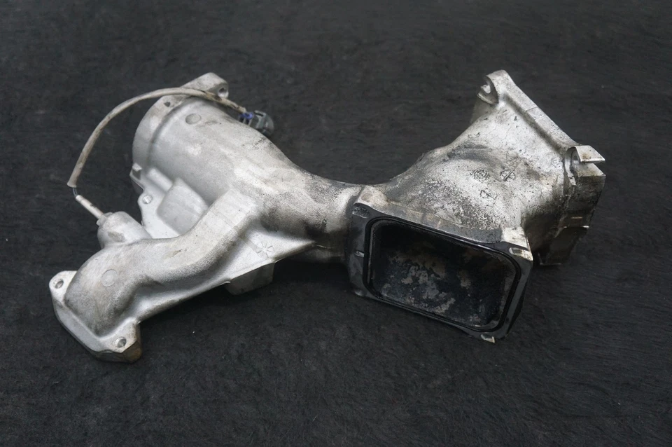 Tubo colector de admisión de aire intercooler OEM 12658233 Chevrolet Silverado 3500 14-16 Foto 2 de 4