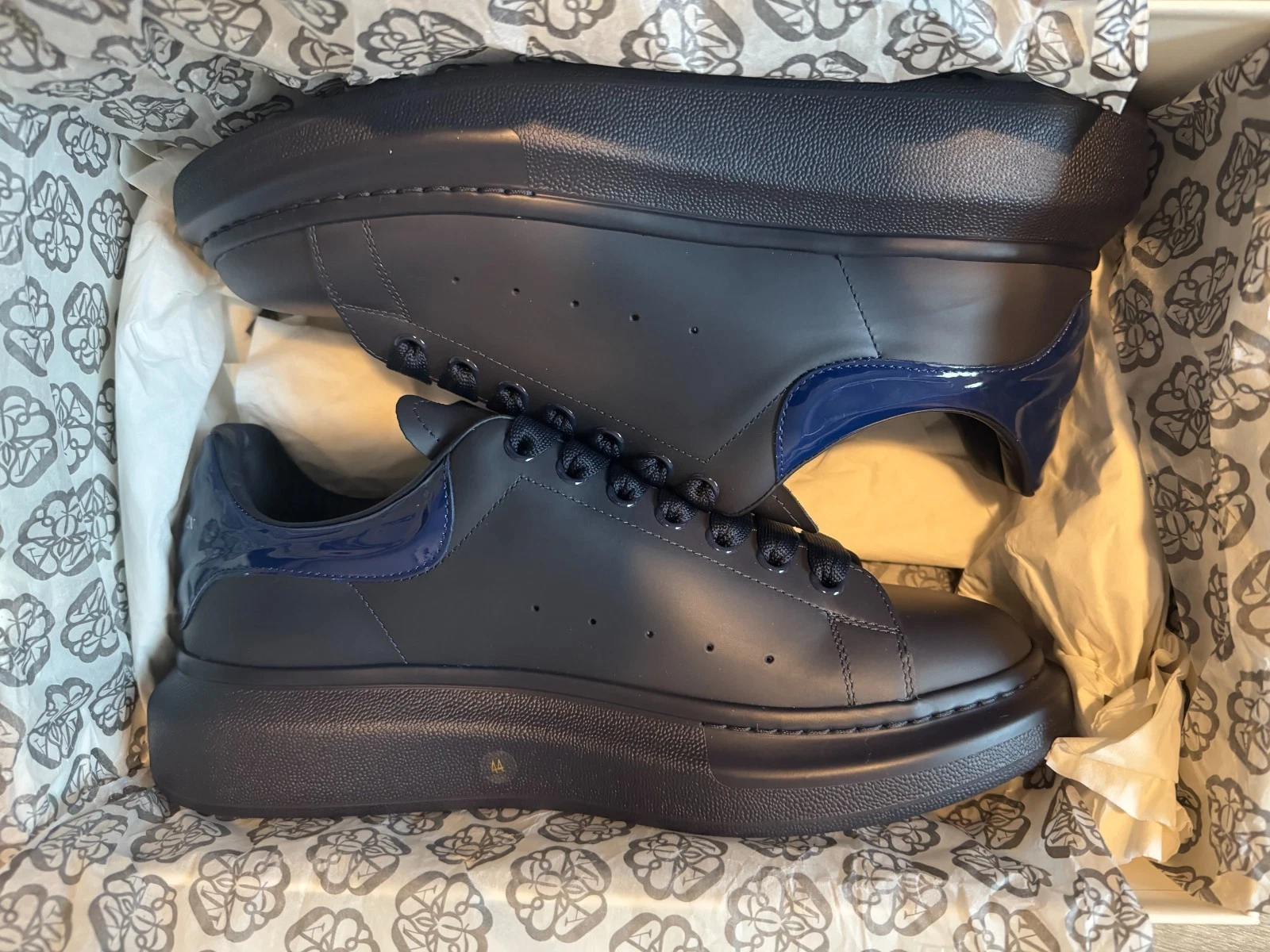 Alexander McQueen — Alexander McQueen Oversized Men's Navy Blue/Leather Sneakers (Size 44 EU, 11 US)