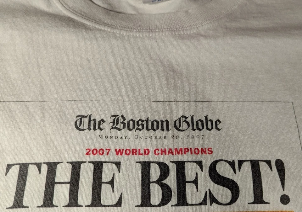 Boston Red Sox 2007 Serie Mundial Campeones Boston Globe Periódico Camiseta Nueva con Etiquetas-L Foto 3 de 4